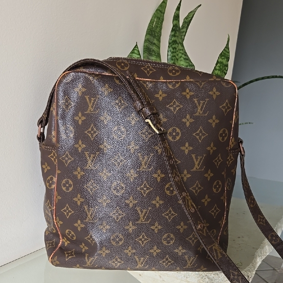 Louis Vuitton Brown Monogram Messenger Bag - Picture 2 of 14